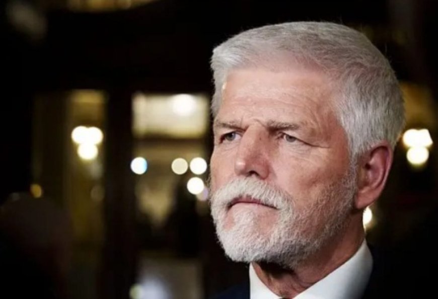 Objevují se tvrzení o minulosti prezidenta Petra Pavla. Co je jejich obsahem?